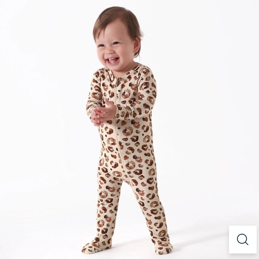 Gerber Kids Toddler 2-Way Zip Buttery Soft Footed Pajamas Spotted Leopard 3T